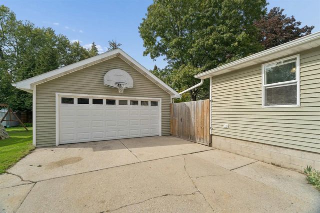 2119 N ERB STREET, Appleton, WI 54911