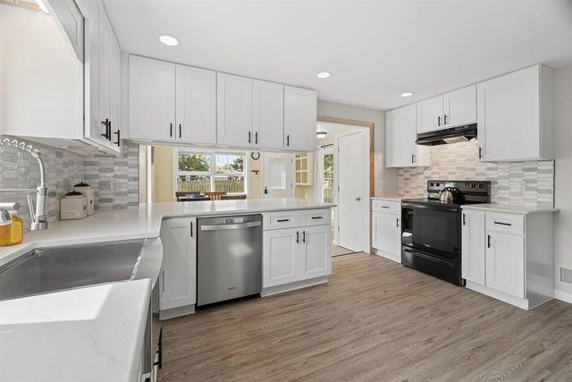 2119 N ERB STREET, Appleton, WI 54911