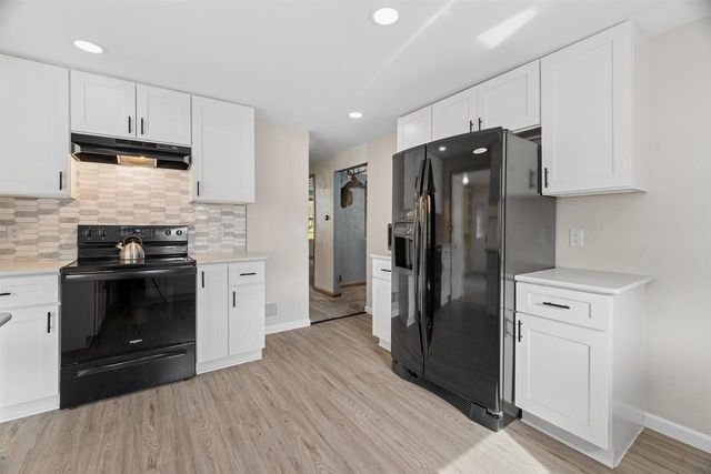 2119 N ERB STREET, Appleton, WI 54911