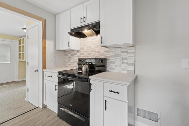 2119 N ERB STREET, Appleton, WI 54911