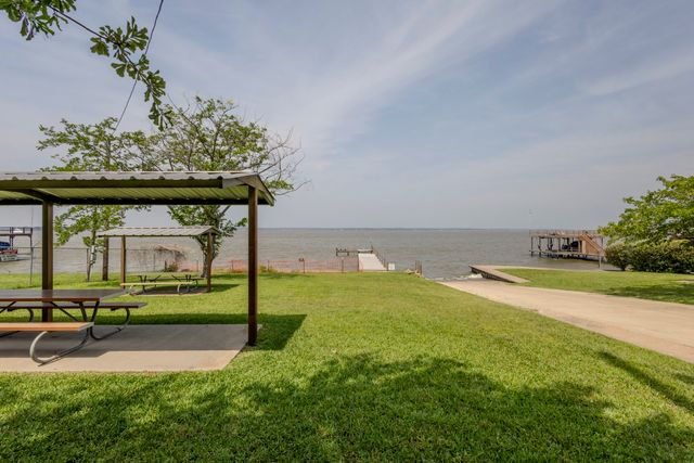 210 Harbor Drive, Gun Barrel City, TX 75156