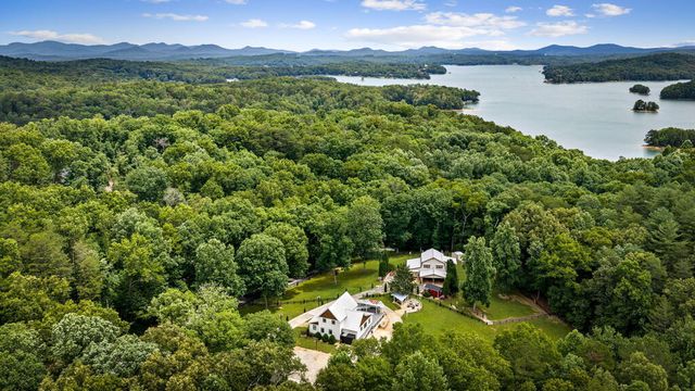 657 Campbell Camp Circle, Blue Ridge, GA 30513