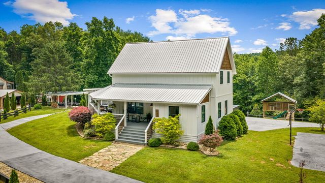 657 Campbell Camp Circle, Blue Ridge, GA 30513