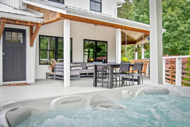 657 Campbell Camp Circle, Blue Ridge, GA 30513
