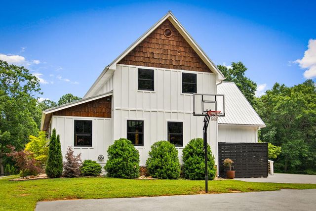 657 Campbell Camp Circle, Blue Ridge, GA 30513