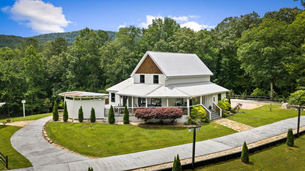 657 Campbell Camp Circle, Blue Ridge, GA 30513