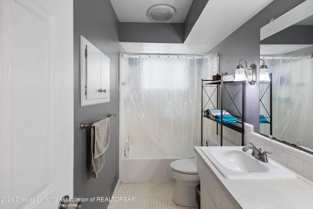 1228 Kimberly Drive, Lansing, MI 48912