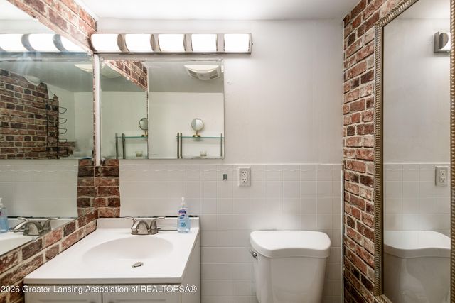 1228 Kimberly Drive, Lansing, MI 48912