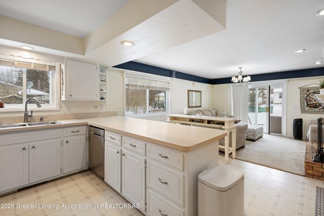 1228 Kimberly Drive, Lansing, MI 48912