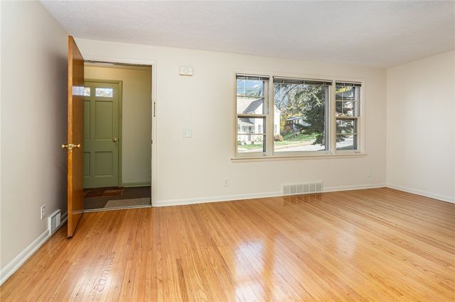 16 Summit Street, Perinton, NY 14450