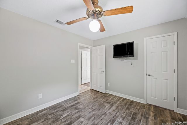 9400 Woodland Hills, San Antonio, TX 78250
