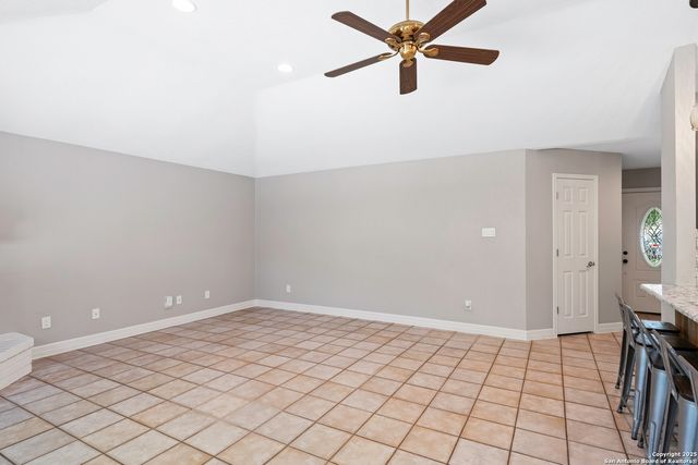 9400 Woodland Hills, San Antonio, TX 78250