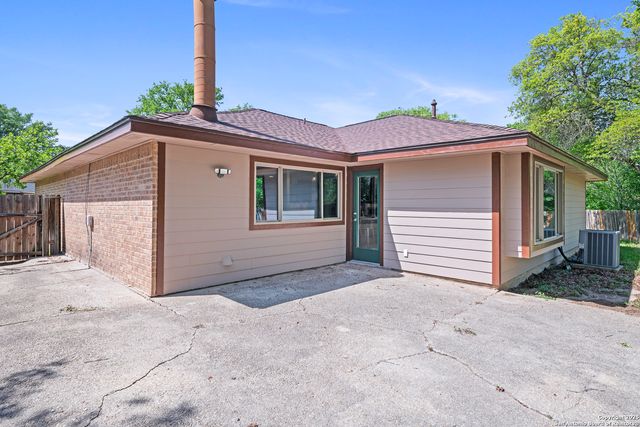 9400 Woodland Hills, San Antonio, TX 78250