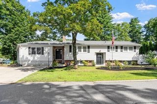 2 Stratton Dr, Hudson, MA 01749