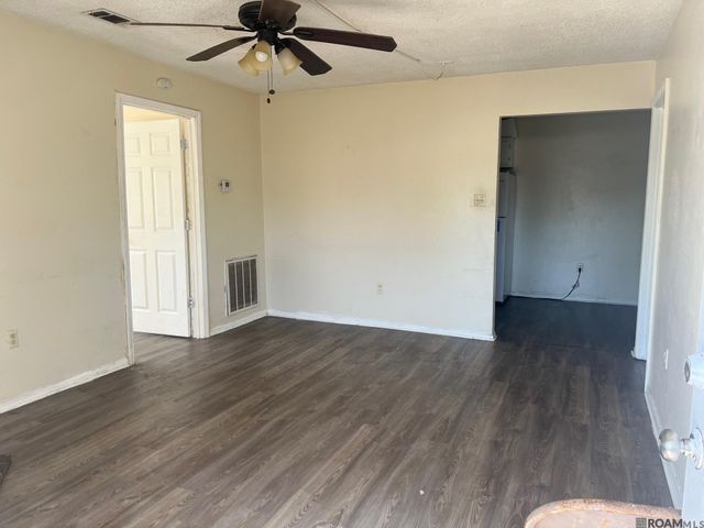 1055 Manson Dr, Baton Rouge, LA 70816