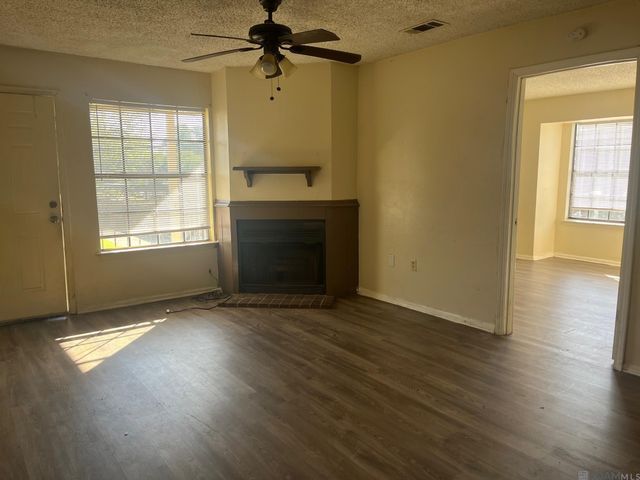 1055 Manson Dr, Baton Rouge, LA 70816