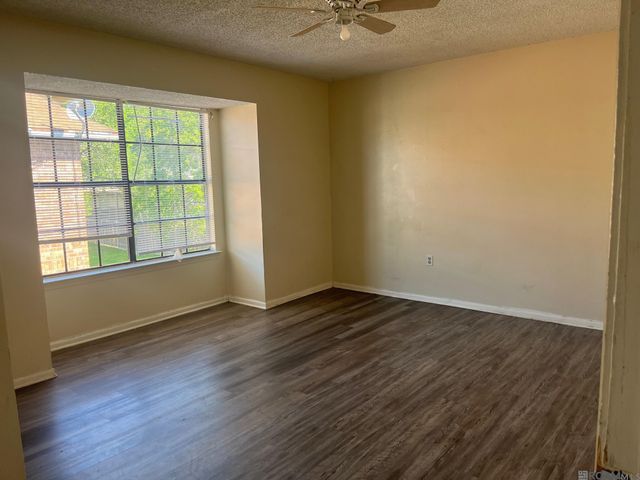 1055 Manson Dr, Baton Rouge, LA 70816