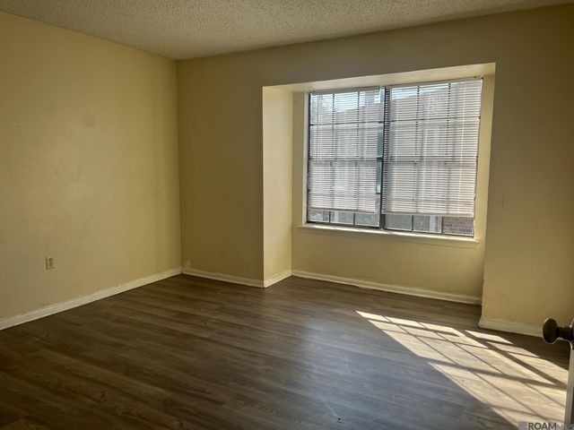 1055 Manson Dr, Baton Rouge, LA 70816