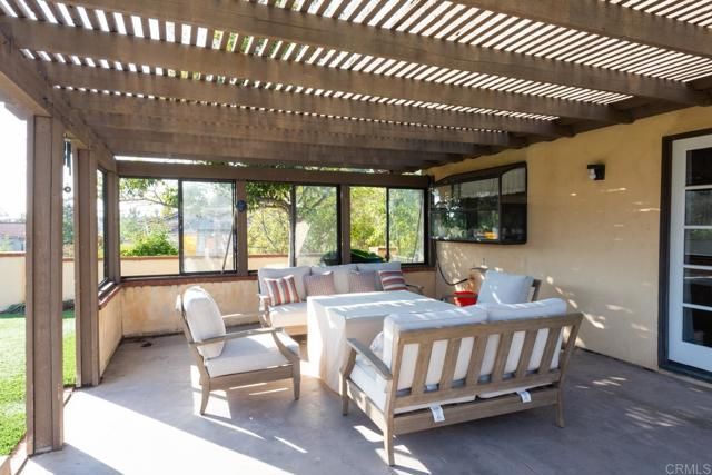 11705 Via Medanos, San Diego, CA 92128