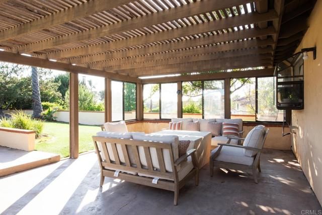 11705 Via Medanos, San Diego, CA 92128