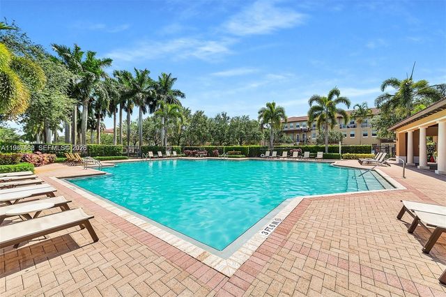 1045 SW 147th Ave 5609, Pembroke Pines, FL 33027