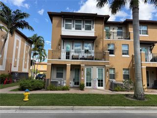 1045 SW 147th Ave 5609, Pembroke Pines, FL 33027