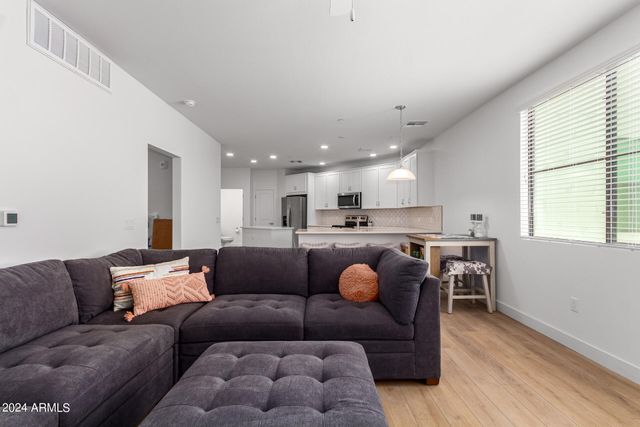 2511 W QUEEN CREEK Road 374, Chandler, AZ 85248