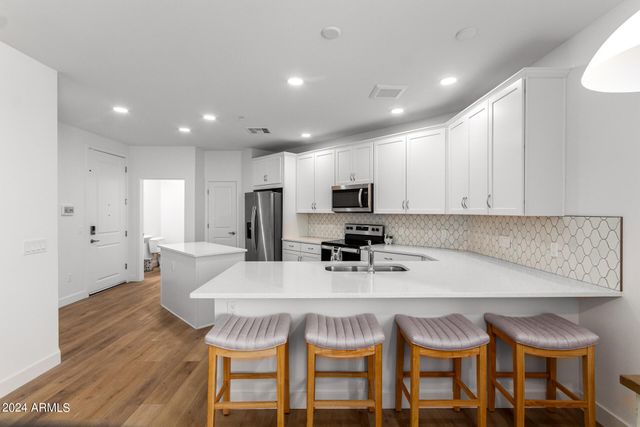 2511 W QUEEN CREEK Road 374, Chandler, AZ 85248