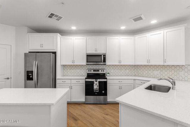 2511 W QUEEN CREEK Road 374, Chandler, AZ 85248