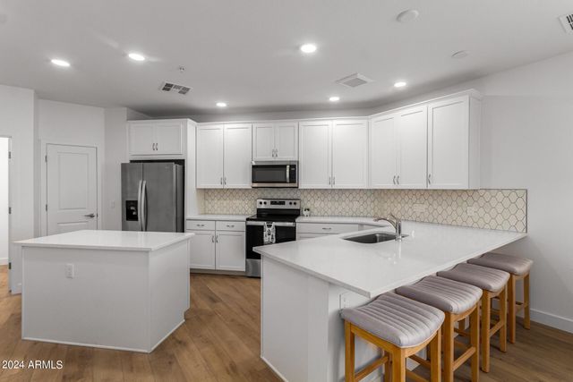 2511 W QUEEN CREEK Road 374, Chandler, AZ 85248