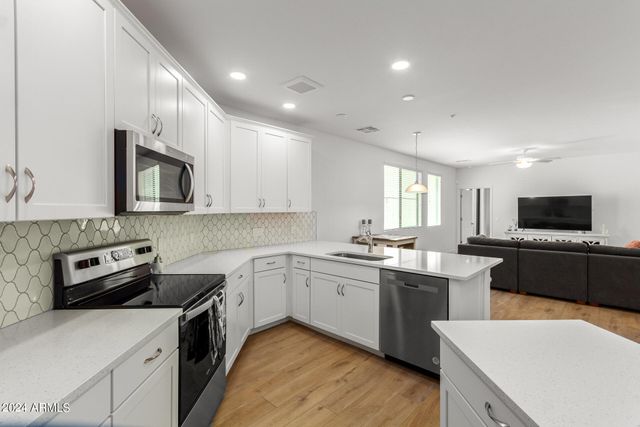 2511 W QUEEN CREEK Road 374, Chandler, AZ 85248