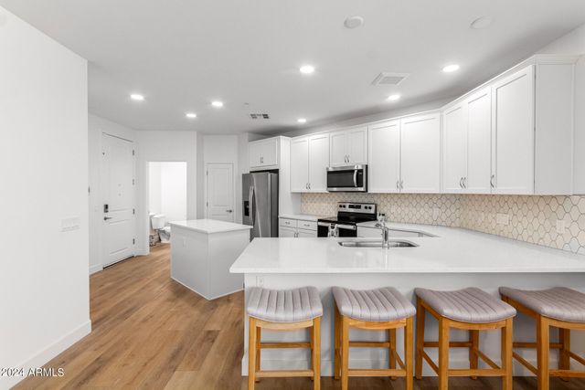 2511 W QUEEN CREEK Road 374, Chandler, AZ 85248