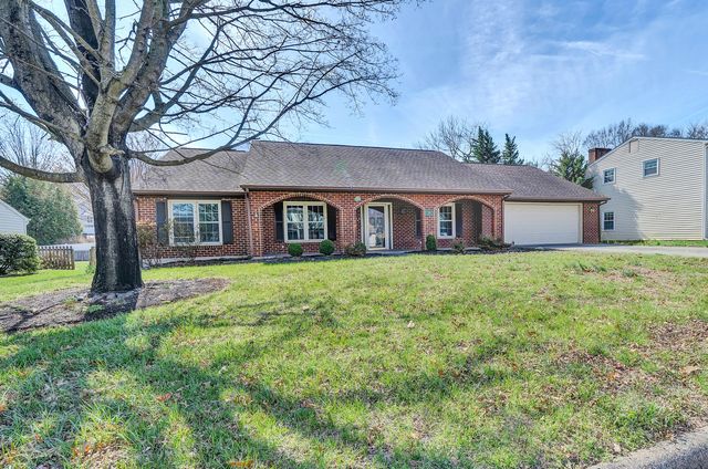 1660 Kingsmill DR, Salem, VA 24153