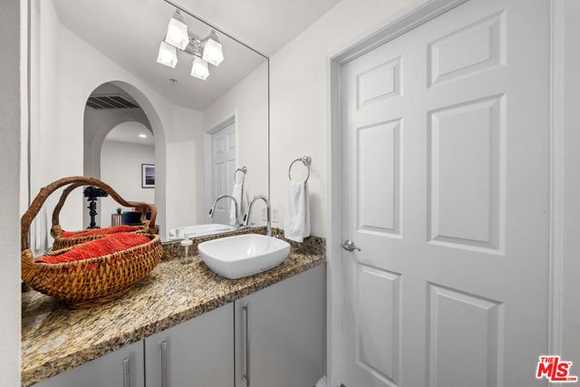 620 S Gramercy Place 103, Los Angeles, CA 90005