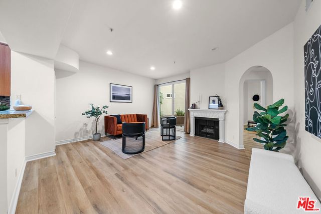 620 S Gramercy Place 103, Los Angeles, CA 90005