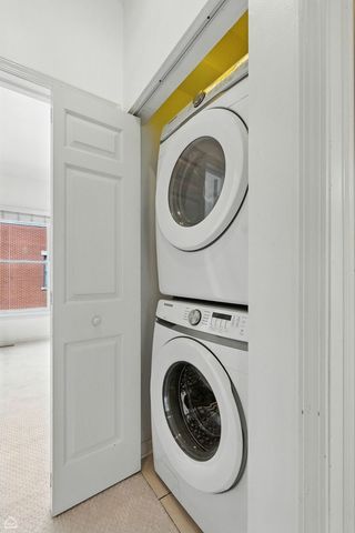 834 W Village Court, Chicago, IL 60608