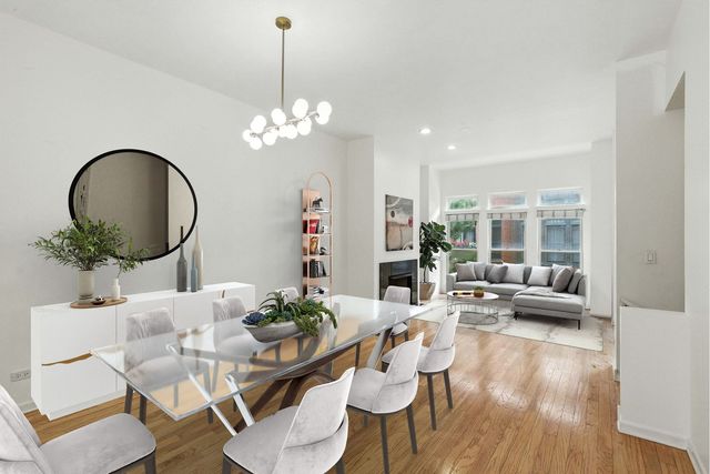 834 W Village Court, Chicago, IL 60608