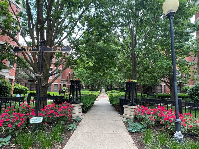 834 W Village Court, Chicago, IL 60608