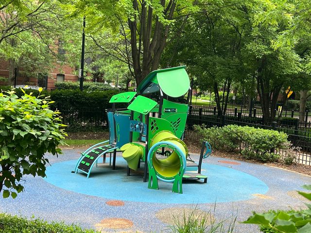 834 W Village Court, Chicago, IL 60608