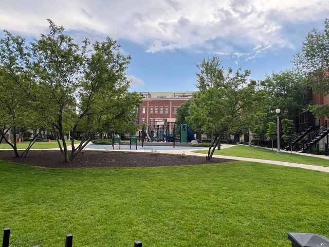 834 W Village Court, Chicago, IL 60608