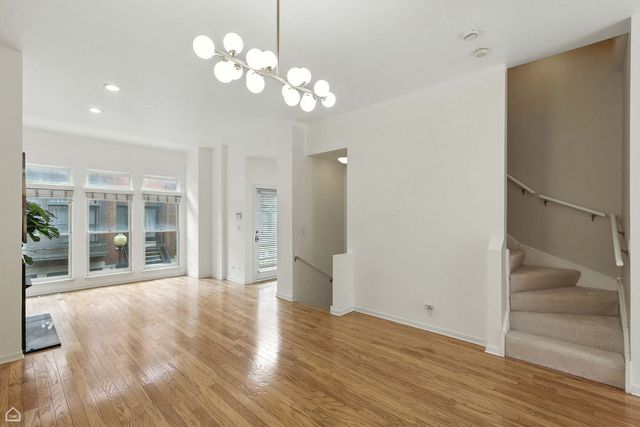 834 W Village Court, Chicago, IL 60608