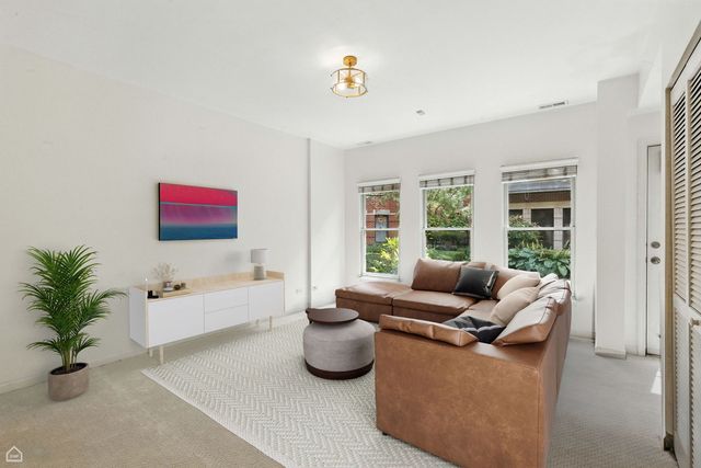 834 W Village Court, Chicago, IL 60608