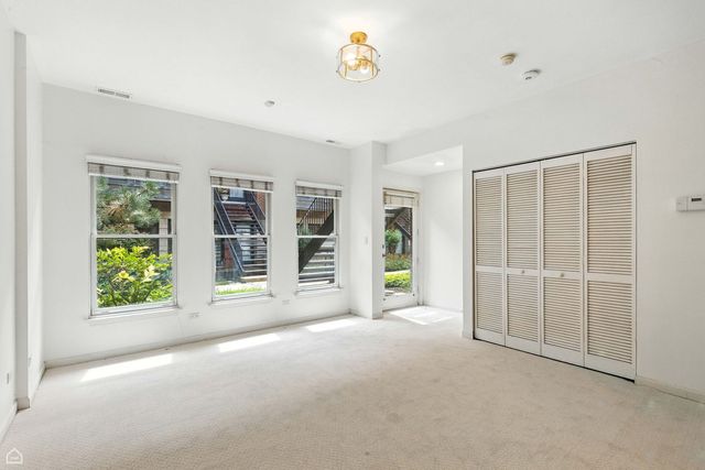 834 W Village Court, Chicago, IL 60608