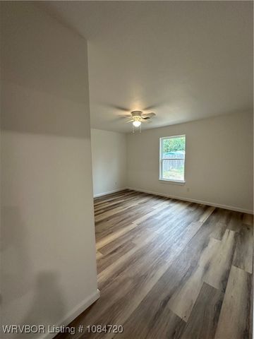 610 N Oak Street, Hackett, AR 72937