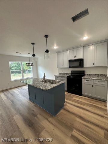 610 N Oak Street, Hackett, AR 72937