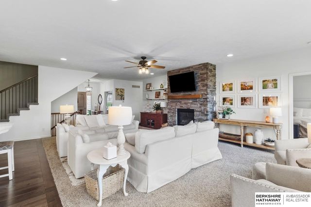 4702 N 208th Street, Elkhorn, NE 68022