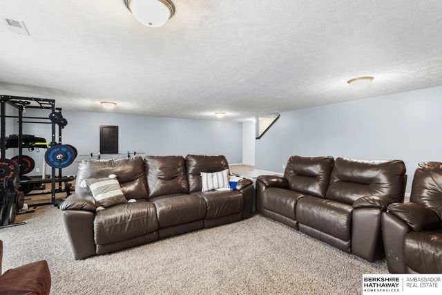 4702 N 208th Street, Elkhorn, NE 68022