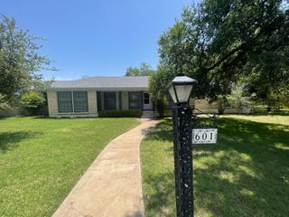 601 S Arnold ST S, Lampasas, TX 76550