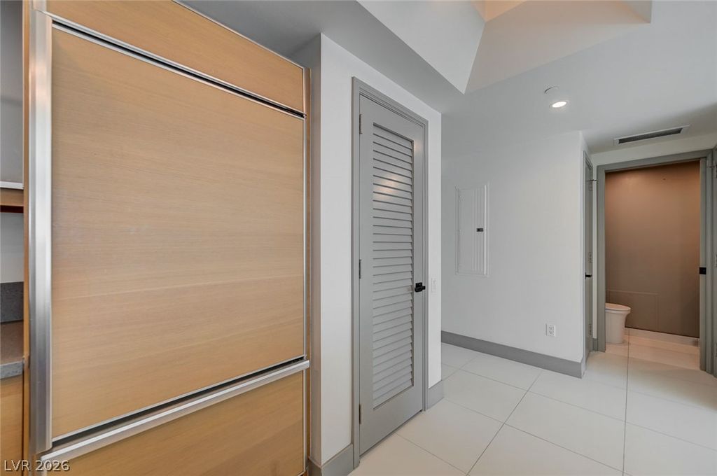 222 Karen Avenue 2204, Las Vegas, NV 89109 — photo 2