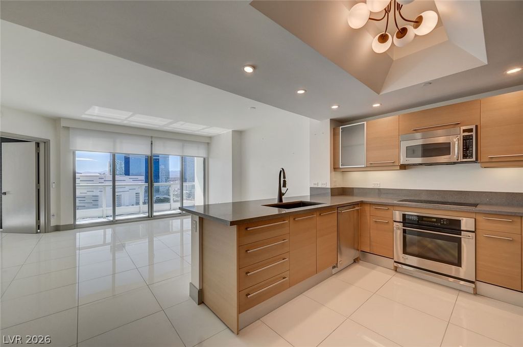 222 Karen Avenue 2204, Las Vegas, NV 89109 — photo 4
